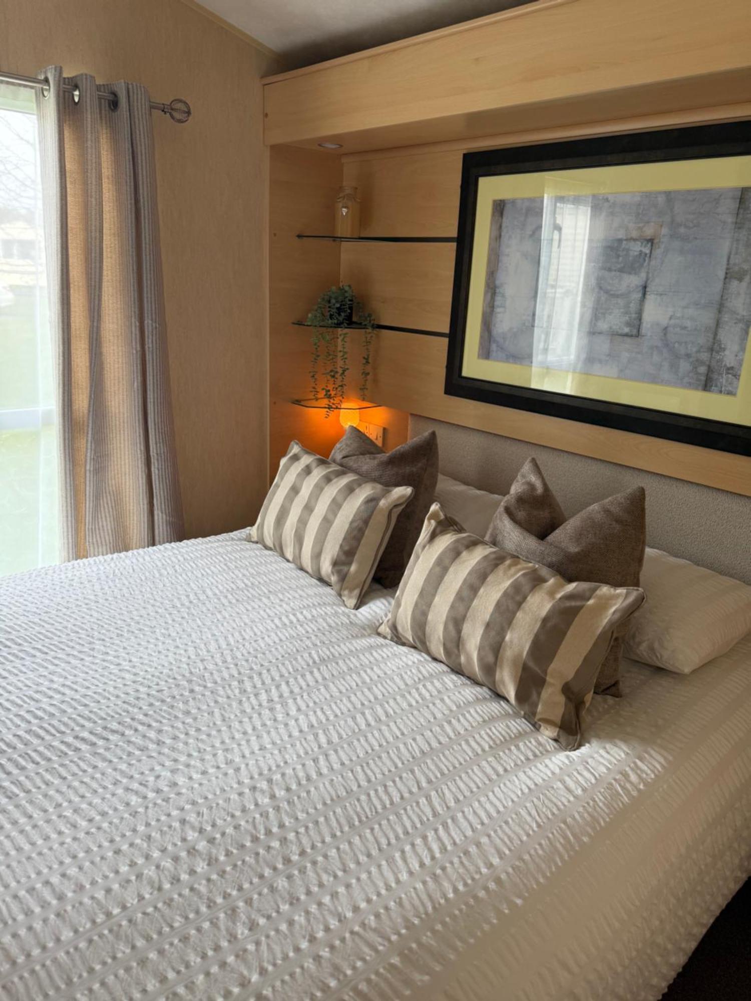 Stylish Inviting 2 Bedroom Caravan With Sea View East Mersea Exteriör bild